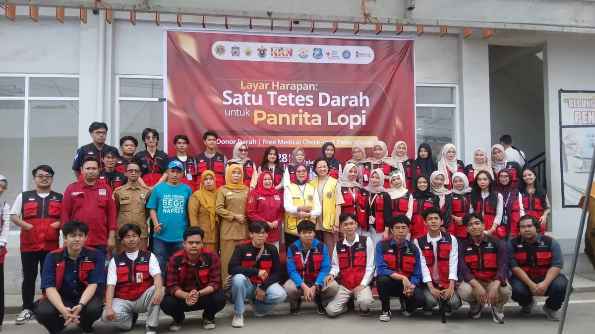 Mahasiswa Kuliah Kerja Nyata (KKN) Universitas Hasanuddin (UNHAS) menggelar kegiatan sosial bertajuk &ldquo;Layar Harapan: Satu Tetes Darah untuk Panrita Lopi&rdquo; di Pelataran Pasar Sentral Bulukumba, Selasa, 28 Juli 2026