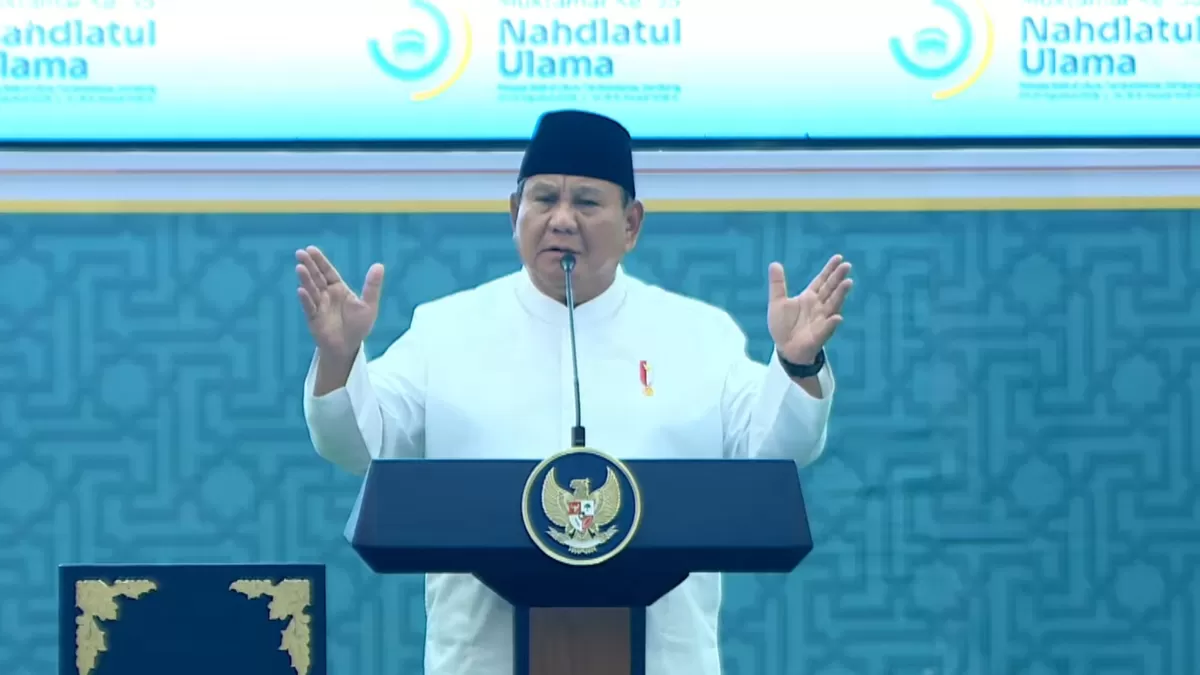 Presiden RI, Prabowo Subianto saat berpidato dalam acara penutupan Muktamar ke-35 Nahdlatul Ulama (NU) di Pondok Pesantren Bahrul Ulum, Tambakberas, Jombang, Jawa Timur, Senin (31/8) (Tangkapan layar YouTube Sekretariat Presiden)