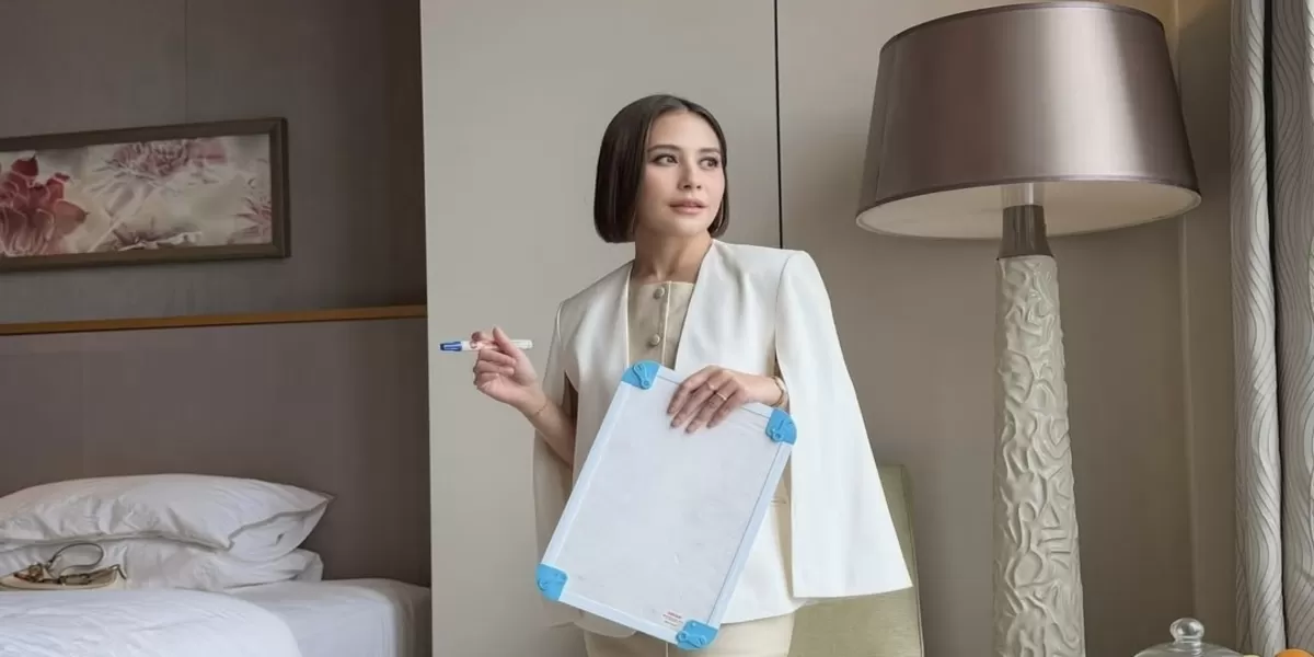 Prilly Latuconsina banjir tawaran kerja setelah pasang status open to work di LinkedIn, terima 30 ribu koneksi baru. (Instagram : prillylatuconsina96)