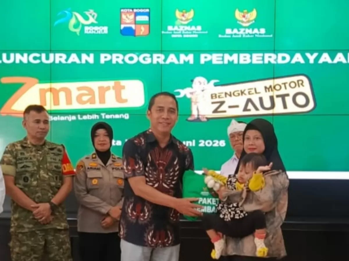Penyerahan bantuan dari Perumda BPR Bank Kota Bogor ke masyarakat.  (Ist)