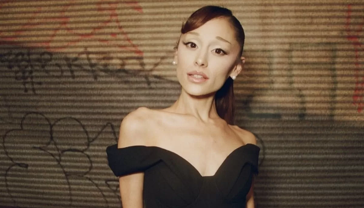 Ariana Grande  (Instagram : arianagrande)