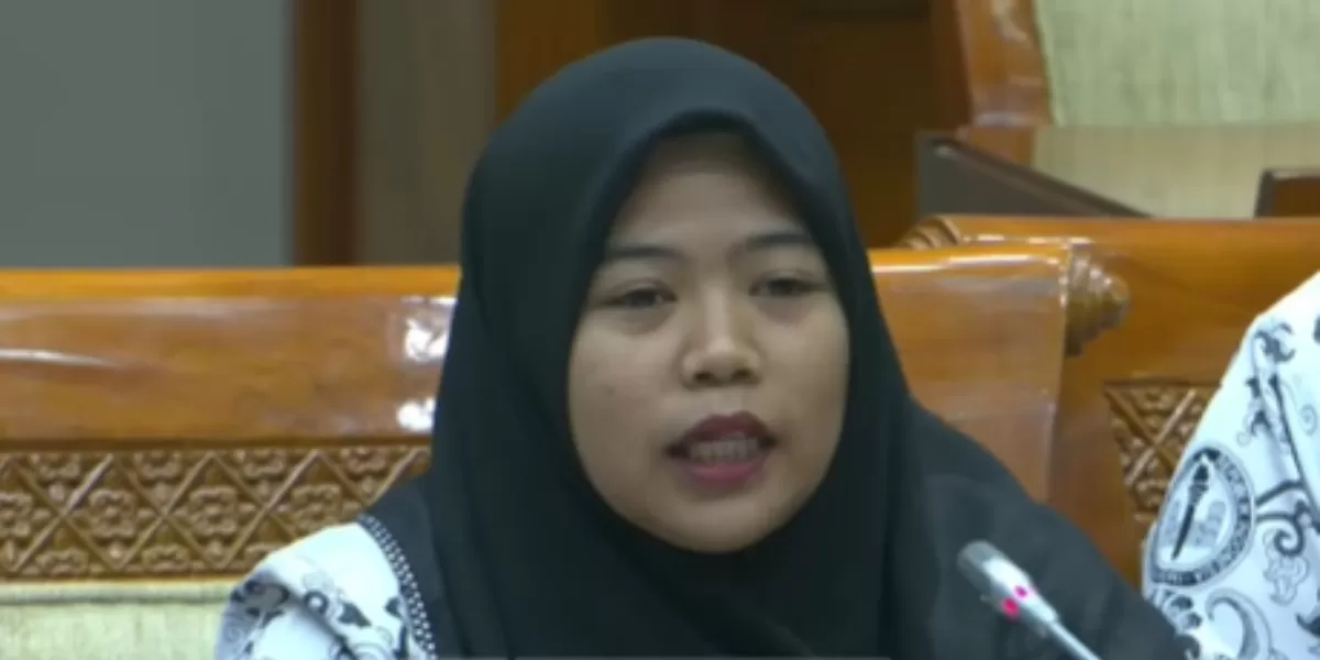 Guru SD di Muaro Jambi, Tri Wulansari menuturkan terkait kasus pelaporan terhadap dirinya ke polisi usai sempat merazia rambut siswa di sekolah (YouTube.com/TVR Parlemen)
