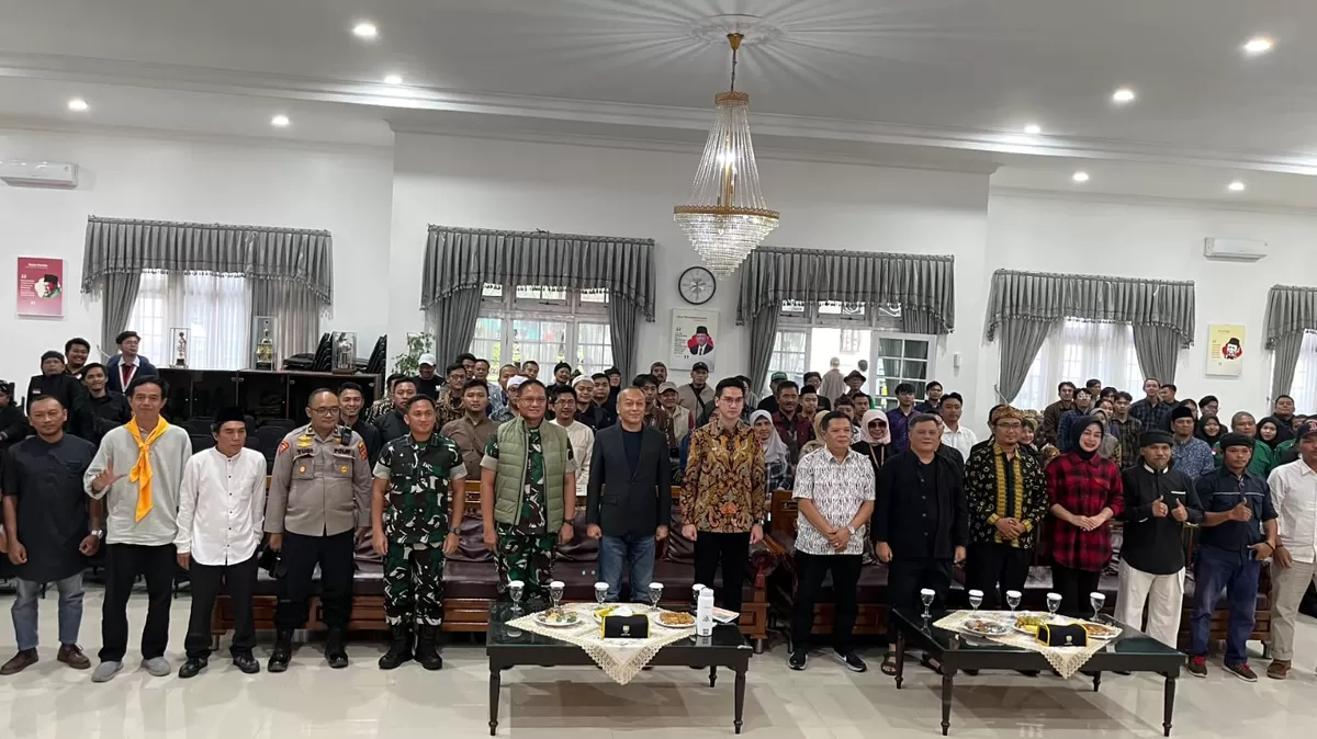 Sarasehan tahun baru Gunem Alam dan Budaya Tatar Sunda di Kabupaten Sumedang dibuka oleh Wakil Bupati Sumedang, Fajar Aldilla dan dihadiri ratusan aktivis dan budayawan dari berbagai daerah di Jawa Barat, Sabtu 24 Januari 2026
