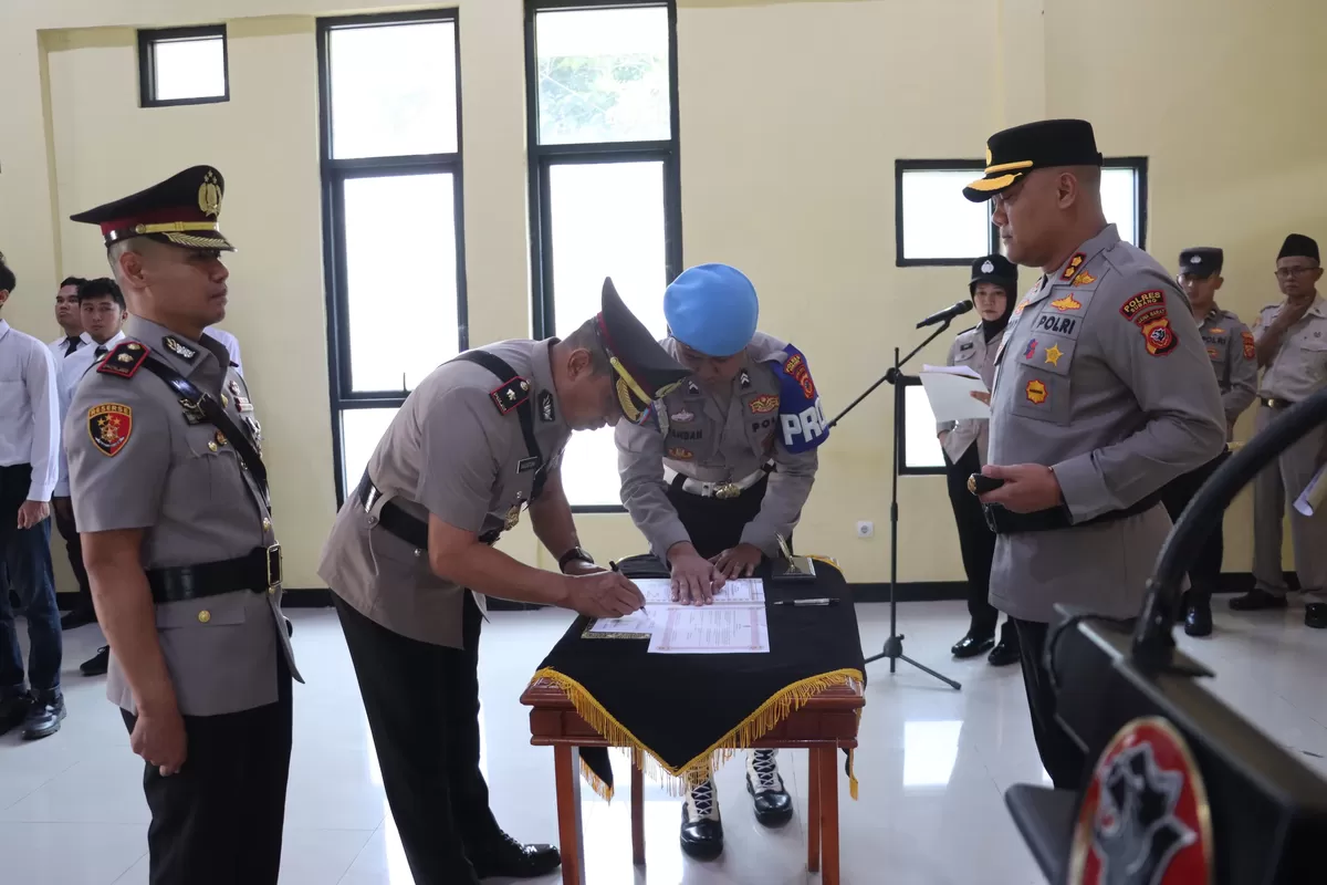 Polres Subang melaksanakan Upacara Sertijab Wakapolres Subang dari Kompol Endar Supriyatna kepada Kompol Asep Agustoni di Aula Kanya Nagata Limpad Patari Polres Subang, Selasa, 3 Februari 2026 sore (Dok. Istimewa)