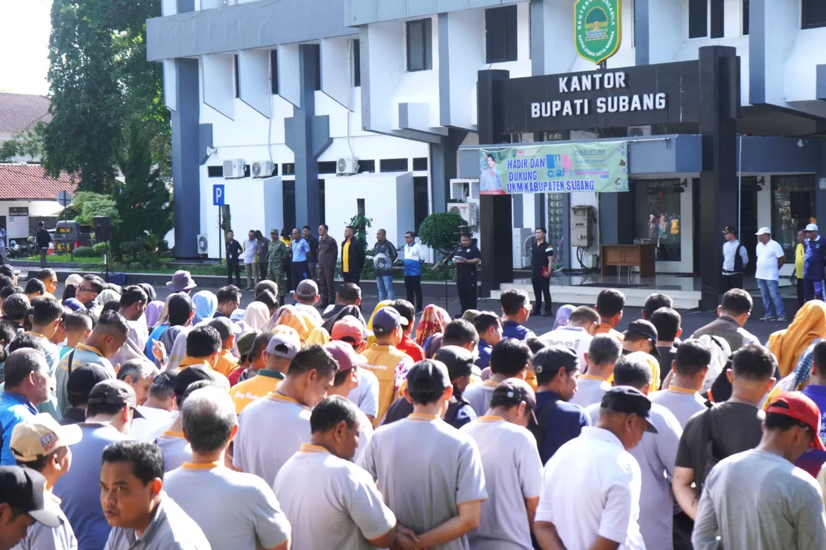 Bupati Subang Reynaldy Putra Andita didampingi Wakil Bupati Agus Masykur Rosyadi memimpin Apel Kebersihan Lingkungan di Halaman Kantor Bupati Subang, Jumat 6 Februari 2026 (Dok. Istimewa)