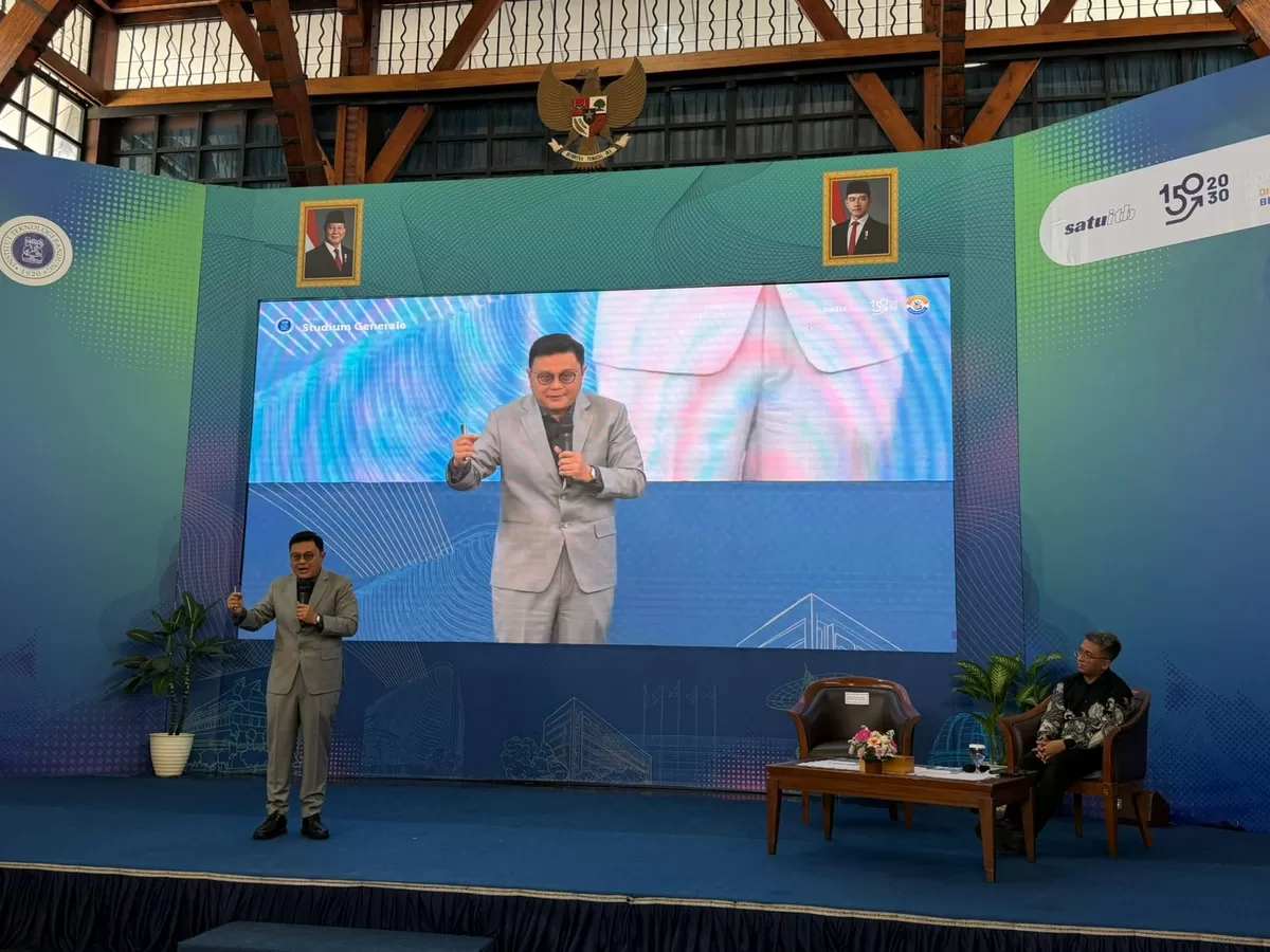 Wakil Direktur Utama MIND ID Dany Amrul Ichdan menyampaikan paparan dalam Studium Generale bertema &ldquo;Ekonomi Inklusif untuk Indonesia Naik Kelas&rdquo; di Aula Barat ITB Bandung, Rabu 11 Februari 2026 (Dok. Istimewa)