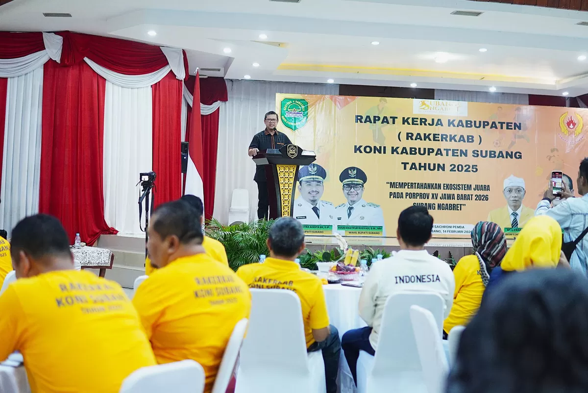 Wakil Bupati Subang, Agus Masykur Rosyadi (Kang Akur) memberi arahan pada Rakerkab KONI Subang 2026 di Aula Pemda Subang, Sabtu 14 Februari 2026, menekankan pentingnya sinergitas menuju PORPROV XV Jabar 2026 (Dok. Istimewa)