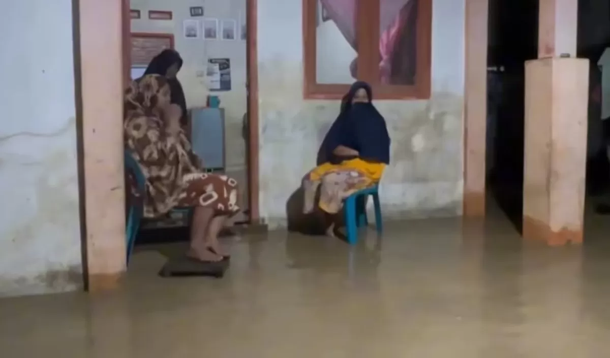 Warga Pidie Jaya harus menghadapi banjir susulan saat tarawih hari pertama (Instagram/sidaqsolidarity)