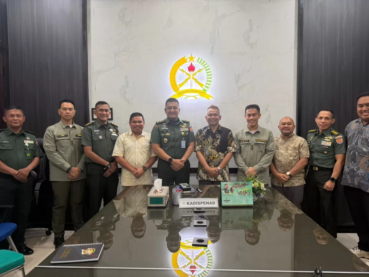 CEO Promedia Agus Sulistriyono bersama Kadispenad Brigjen TNI Donny Pramono dan jajaran usai pertemuan di Mabes TNI AD, Kamis 19 Februari 2026 (Dok. Istimewa)