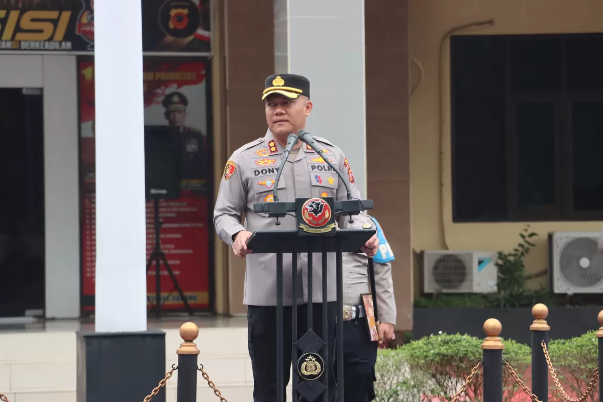 Kapolres Subang AKBP Dony Eko Wicaksono memimpin Apel Jam Pimpinan dan menegaskan pelaksanaan Program Rawatib 30 hari selama Ramadhan untuk memperkuat pengamanan serta menjaga kondusivitas kamtibmas di Kabupaten Subang, Senin 23 Februari 2026 (Dok. Istimewa)