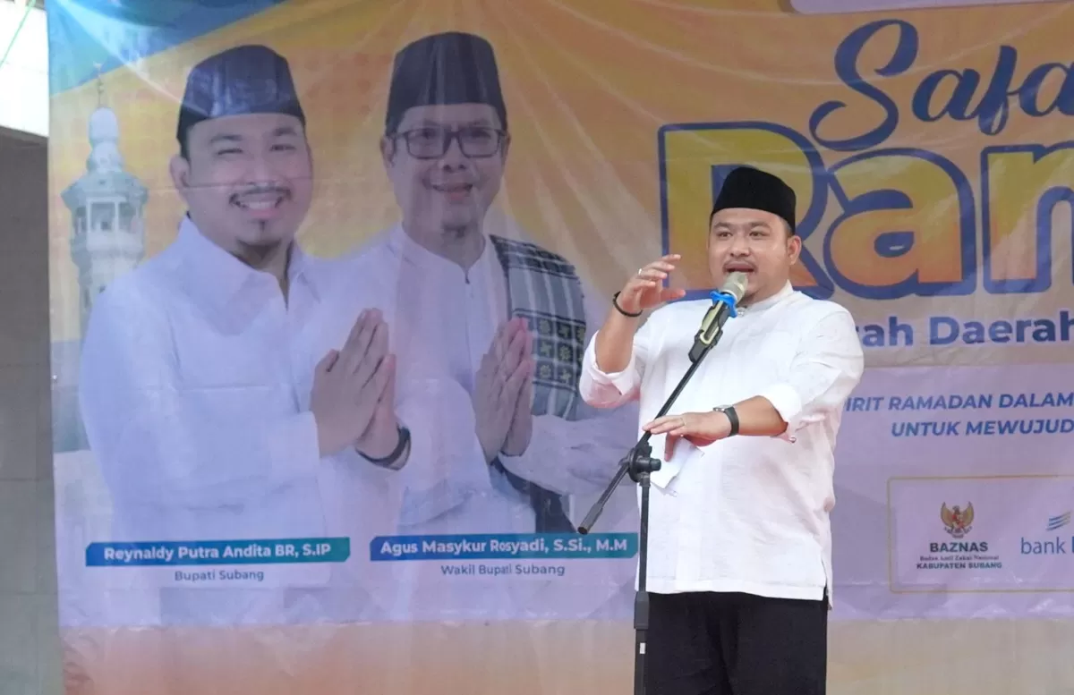 Bupati Subang Reynaldy Putra Andita Budi Raemi menyampaikan sambutan dalam Safari Ramadan di Masjid Jamie Al-Muttaqien, Kecamatan Binong, menekankan pembangunan Subang Leucir 2027, Selasa 3 Maret 2026 (Dok. Istimewa)