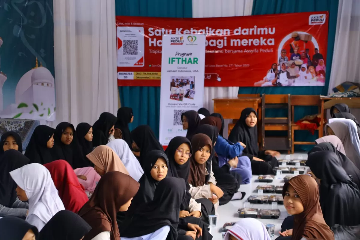 Penerima manfaat mengikuti kegiatan Ifthar atau buka puasa bersama yang digelar LAZ Assyifa Peduli di Subang dalam program donasi Ramadan (Dok. Istimewa)