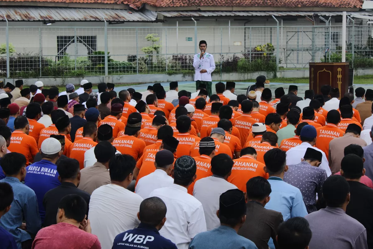 Ratusan warga binaan Lapas Subang menerima remisi khusus Idulfitri usai Salat Idulfitri, Sabtu 21 Maret 2026 (Dok. Istimewa)