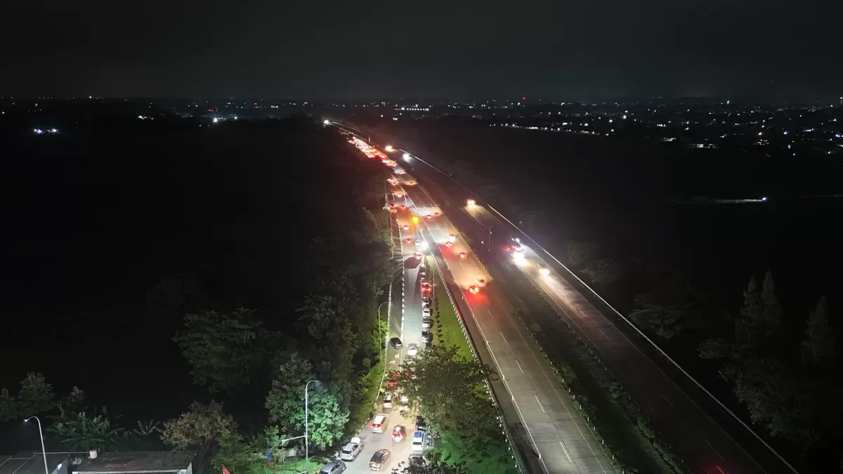 Kondisi arus lalu lintas di ruas Tol Cipali terpantau ramai lancar pada puncak Hari Raya Idulfitri dengan peningkatan volume kendaraan yang signifikan, Sabtu 21 Maret 2026 (Dok. ASTRA Infra)