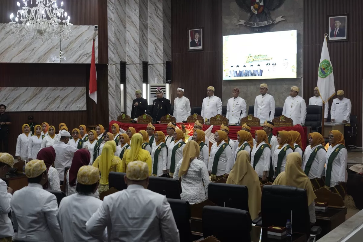 Rapat Paripurna Istimewa DPRD dalam rangka Hari Jadi ke-78 Kabupaten Subang berlangsung khidmat, dihadiri Gubernur Jawa Barat Dedi Mulyadi, Bupati Subang Reynaldy Putra Andita Budi Raemi, serta Ketua DPRD Subang Victor Wirabuana Abdurachman di Gedung DPRD Subang, Senin, 6 April 2026 (Dok. Istimewa)