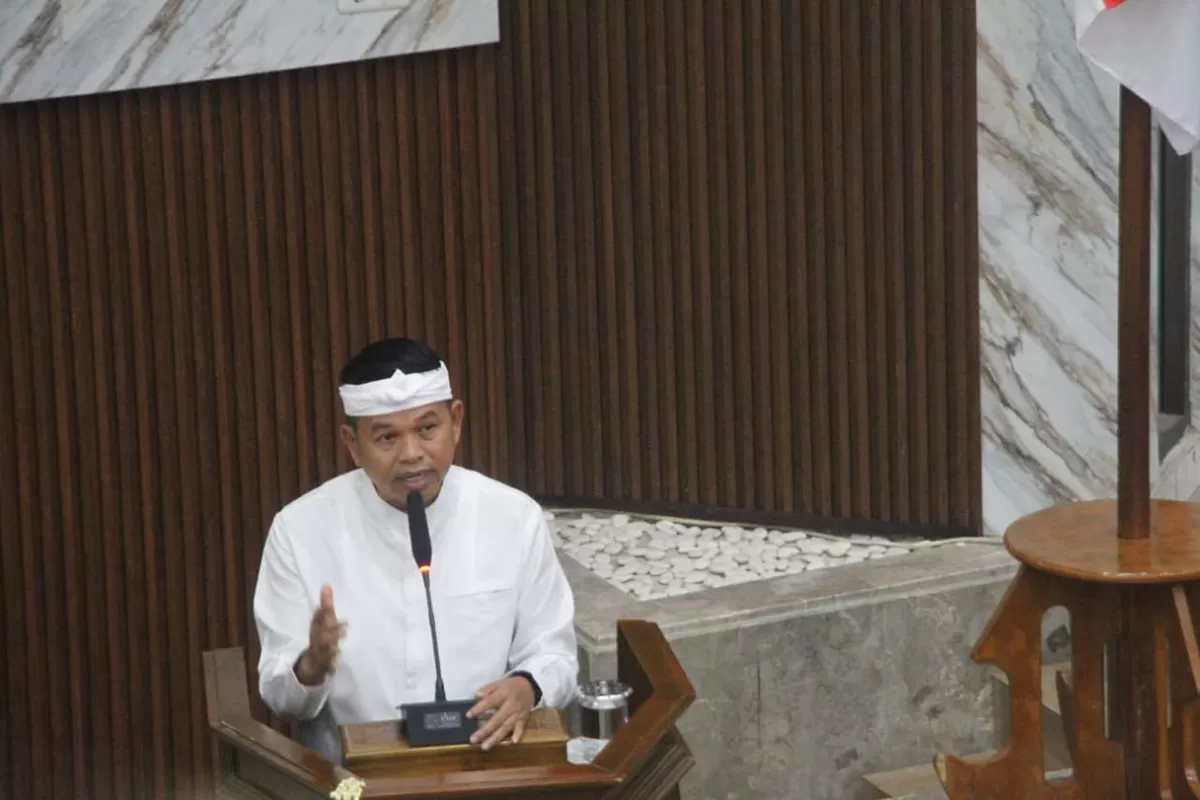 Gubernur Jawa Barat Dedi Mulyadi saat menyampaikan kritik tajam terhadap kinerja sejumlah OPD di Kabupaten Subang dalam Rapat Paripurna Istimewa DPRD, Senin 6 April 2026