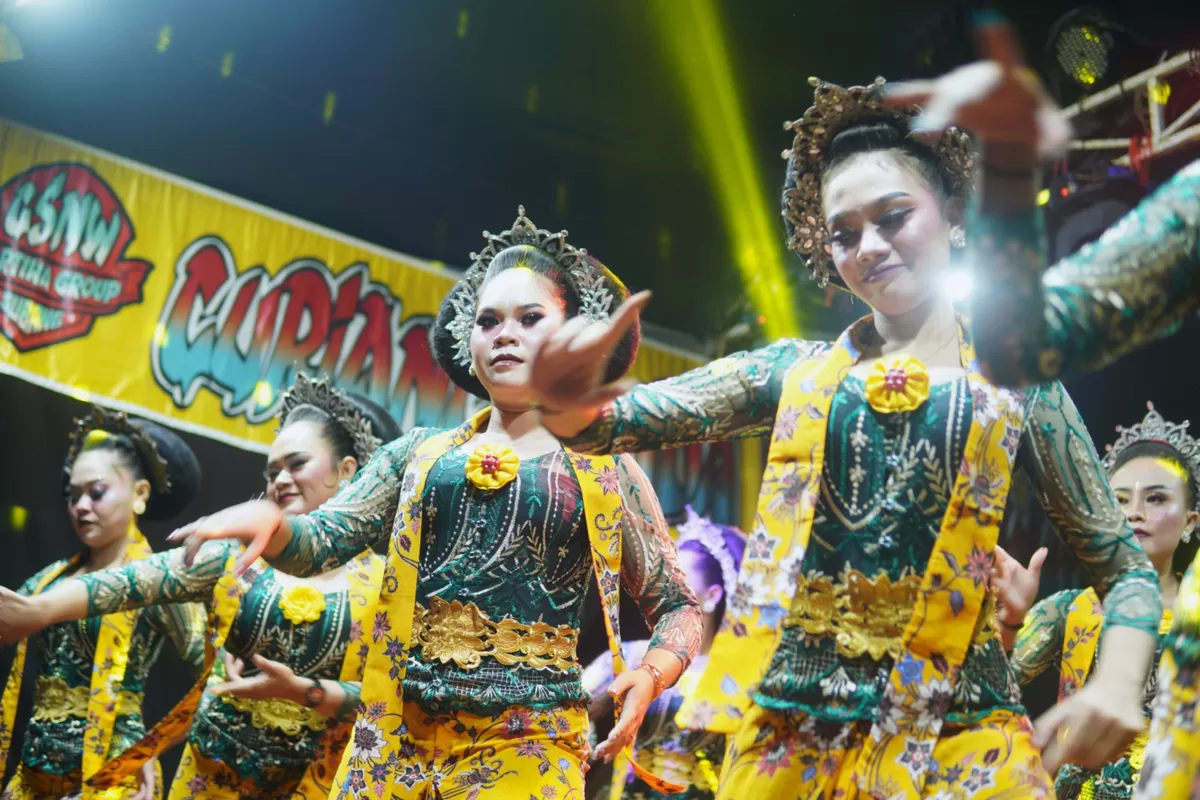 Penampilan kesenian Bajidor meriahkan Milangkala ke-78 Kabupaten Subang di Alun-alun, disambut antusias warga meski diguyur hujan, Rabu, 15 April 2026 (Dok. Istimewa)