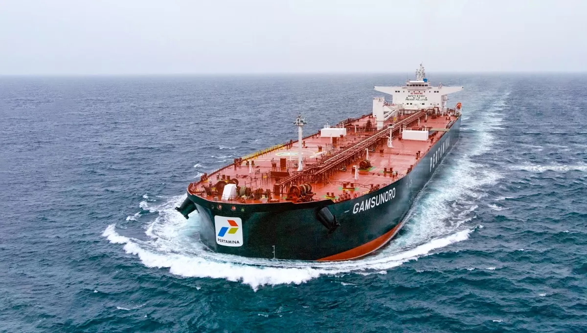 Kapal tanker Pertamina Gamsunoro berlayar di perairan lepas sebagai bagian dari distribusi energi nasional yang terus dijaga keamanannya (Dok. Pertamina)