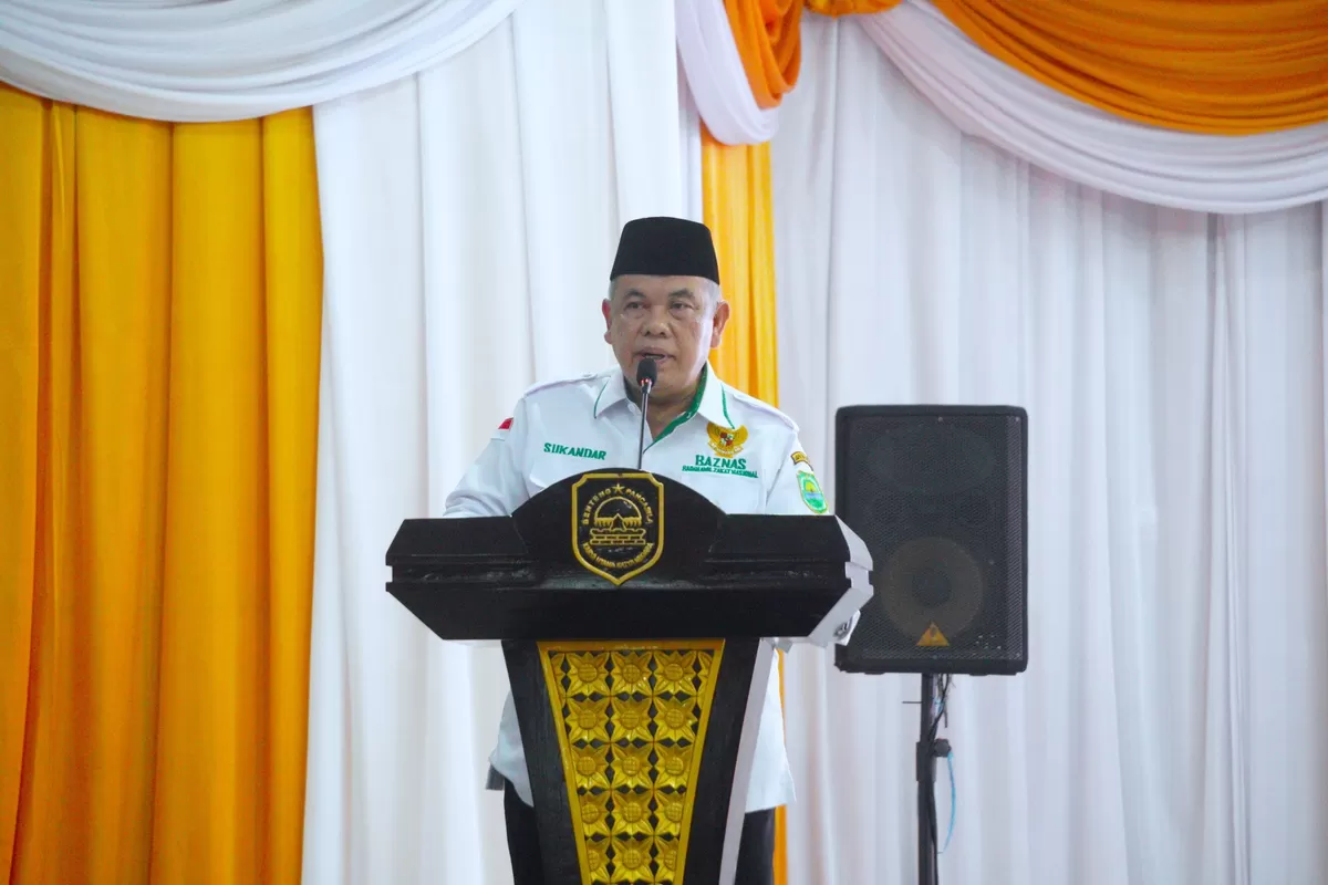 Ketua BAZNAS Kabupaten Subang Dr. H. Ahmad Sukandar menyampaikan paparan dalam kegiatan 100 hari kinerja BAZNAS Subang, menegaskan peran zakat sebagai instrumen keadilan sosial bagi masyarakat, Kamis, 23 April 2026 (Dok. Istimewa)