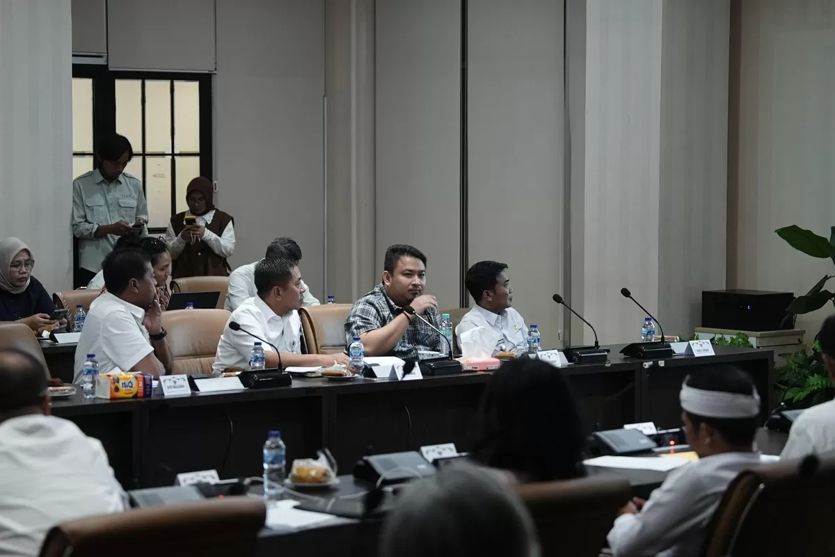Bupati Subang Reynaldy Putra Andita Budi Raemi (kedua dari kanan) menghadiri rapat koordinasi pembahasan Lahan Baku Sawah menjadi LP2B di Jakarta, Rabu, 29 April 2026 (Dok. Istimewa)