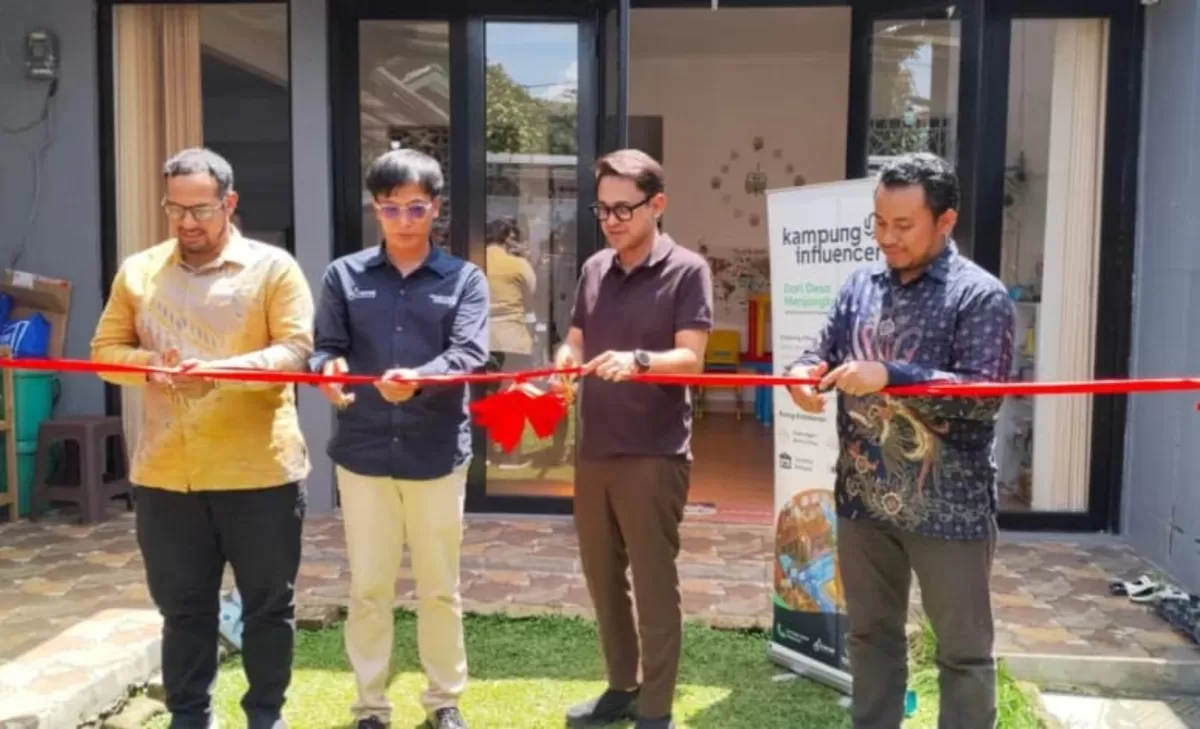 Wakil Bupati Cianjur, Abi Ramzi (kedua dari kanan), saat menghadiri sekaligus meresmikan Kampung Influencer di kawasan Cipanas sebagai upaya mendorong ekonomi kreatif berbasis digital di daerah (Dok. Istimewa)
