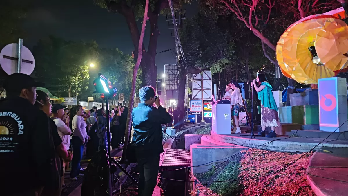 Aktivasi media arts menghidupkan passive space kota melalui kolaborasi visual dan musik di Taman Spiral Kota Malang, Sabtu, 9 Mei 2026 malam (Dok. ICCN)