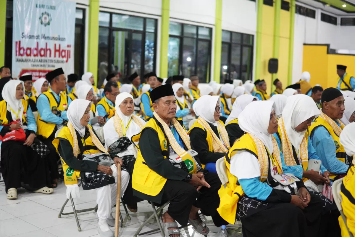 Jemaah haji asal Kabupaten Subang mengikuti arahan sebelum keberangkatan menuju Tanah Suci di Wisma Haji Subang, Selasa 19 Mei 2026 (Dok. Istimewa)