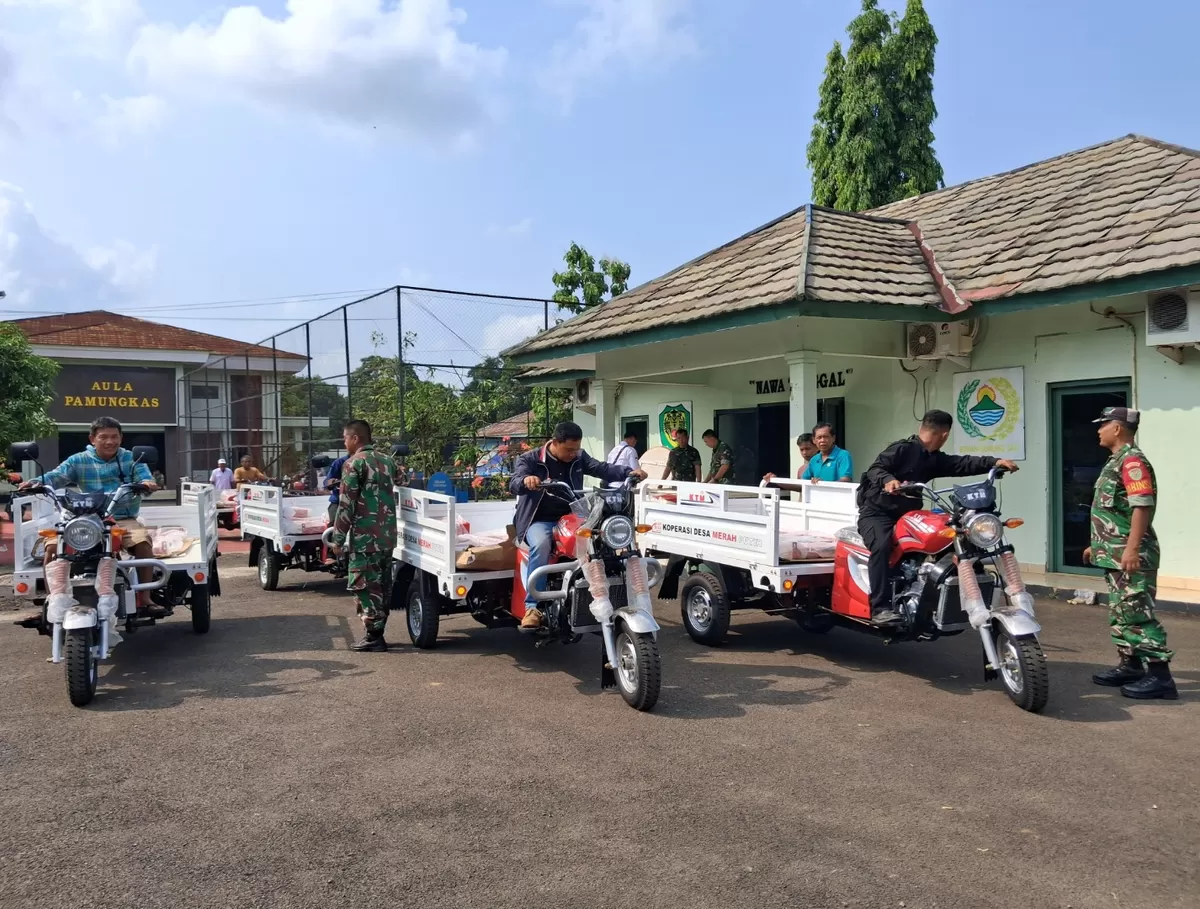 Distribusi cator oleh Kodim 0605 Subang kepada desa dengan koperasi yang telah rampung 100 persen untuk mendukung operasional ekonomi, Rabu 20 Mei 2026