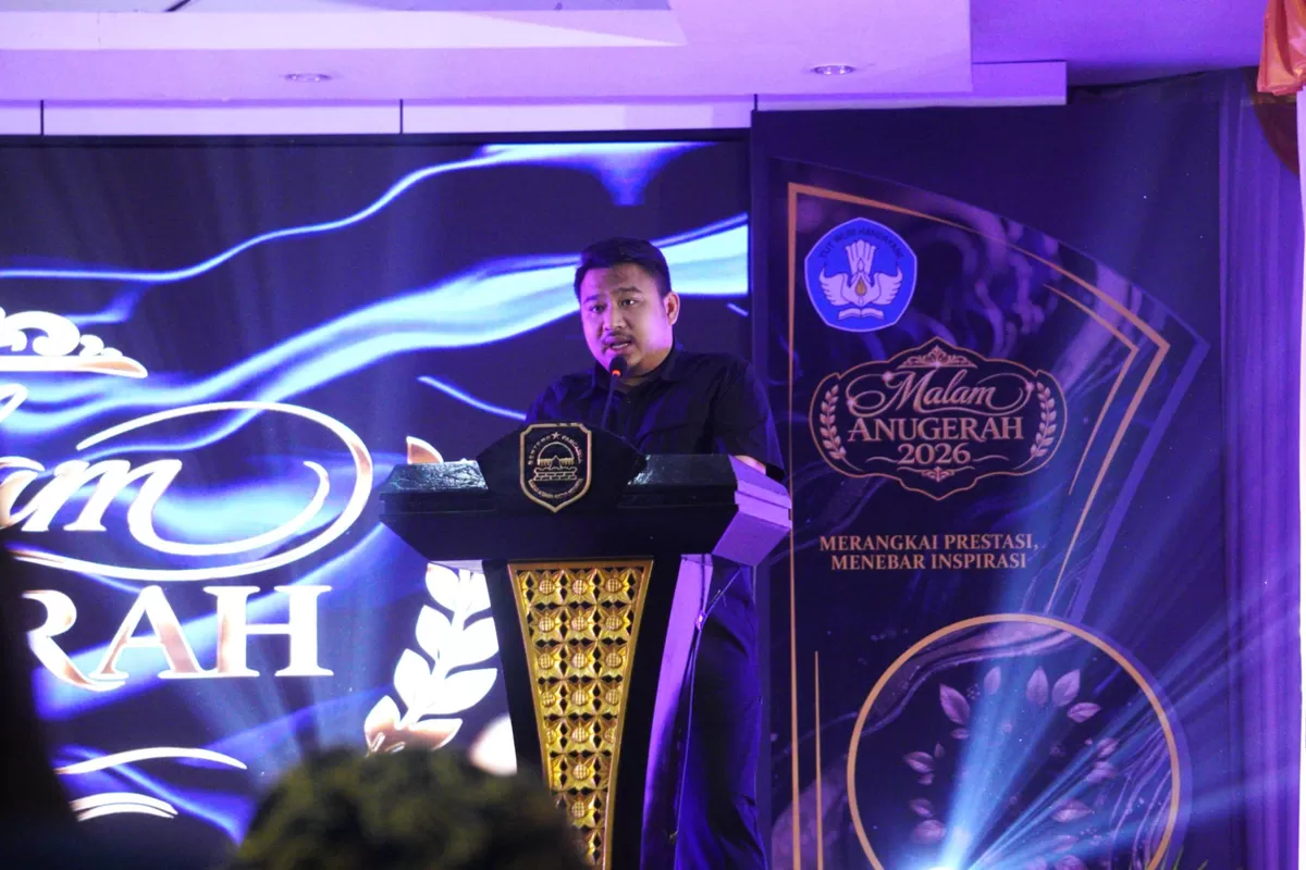 Bupati Subang Reynaldy Putra Andita Budi Raemi (Kang Rey) saat menyampaikan sambutan pada Malam Anugerah Pendidikan 2026 di Aula Oman Syahroni, Pemda Subang, Selasa 2 Juni 2026 malam (Dok. Istimewa)