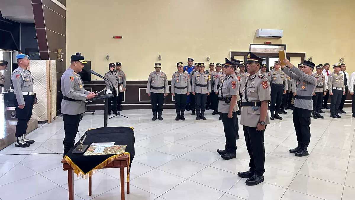 Kapolres Subang AKBP Dony Eko Wicaksono memimpin upacara serah terima jabatan Kapolsek Cibogo dan Kapolsek Purwadadi di Aula Patriatama Polres Subang, Kamis 4 Juni 2026 (Dok. Istimewa)