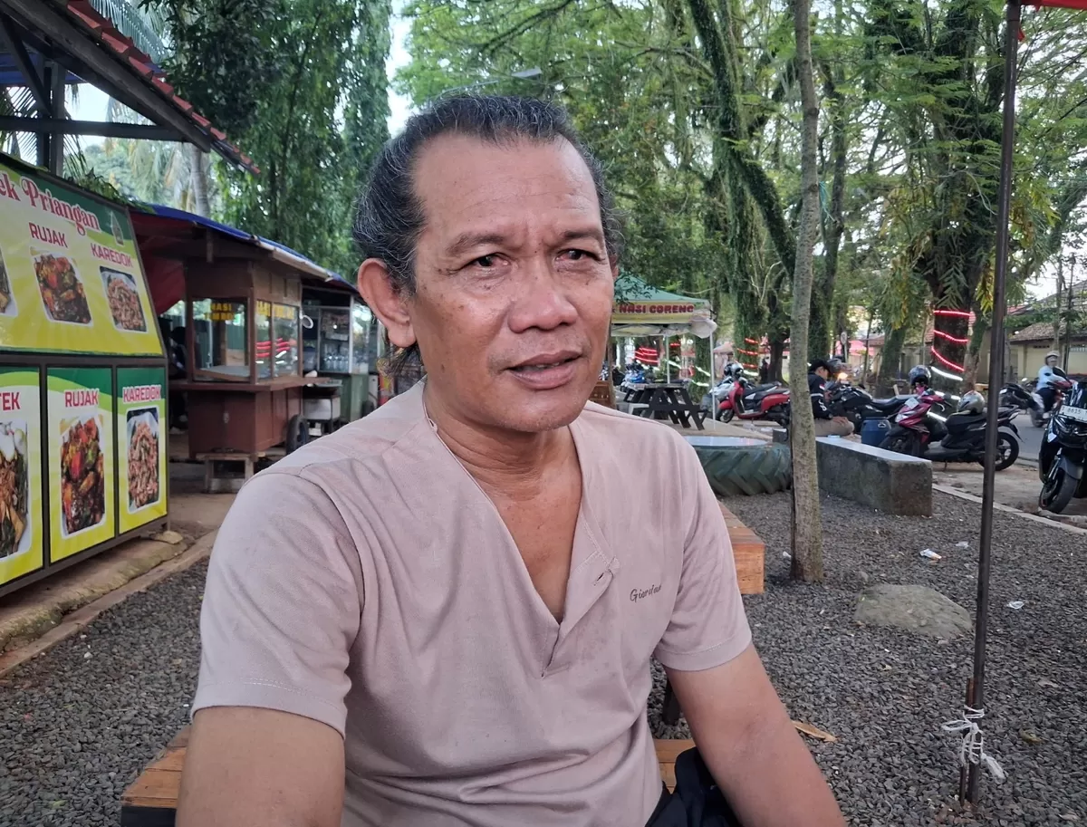 Andi L Hakim, Ketua Forum Arus Bawah Kabupaten Subang, saat memberikan keterangan terkait desakan pembagian 20 persen lahan HGU kepada petani penggarap di Subang, Rabu 10 Juni 2026