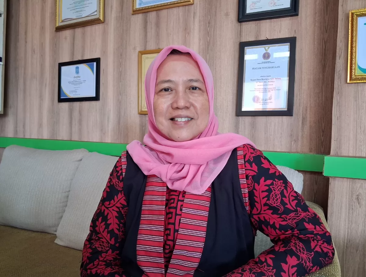 Kepala Dinas Kesehatan Kabupaten Subang, dr. Dwinan Marchiawati, saat memberikan keterangan terkait perkembangan SPPG di ruang kerjanya, Kamis 11 Juni 2026