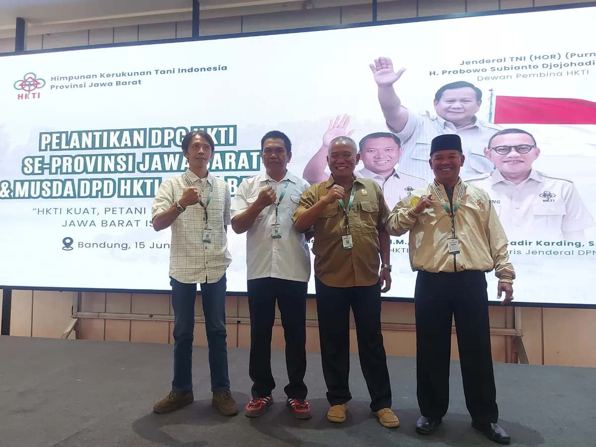 Letkol CHK (Purn) Mochamad Lukmantias Amin atau Kang Lukmantias (kedua dari kanan) resmi menjabat Ketua DPC HKTI Kabupaten Subang periode 2026&ndash;2031 usai pelantikan pengurus HKTI Jawa Barat di Bandung, Senin 15 Juni 2026