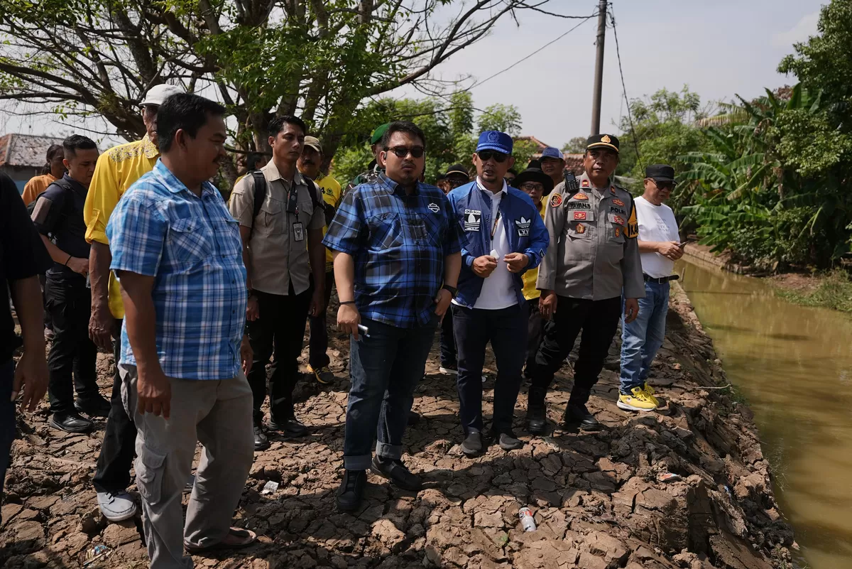 Bupati Subang Reynaldy Putra Andita Budi Raemi atau Kang Rey meninjau langsung kondisi saluran Kalimalang di Blanakan, memastikan penanganan pascabanjir berjalan optimal serta berdampak bagi masyarakat, Selasa 16 Juni 2026 (Dok. Istimewa)