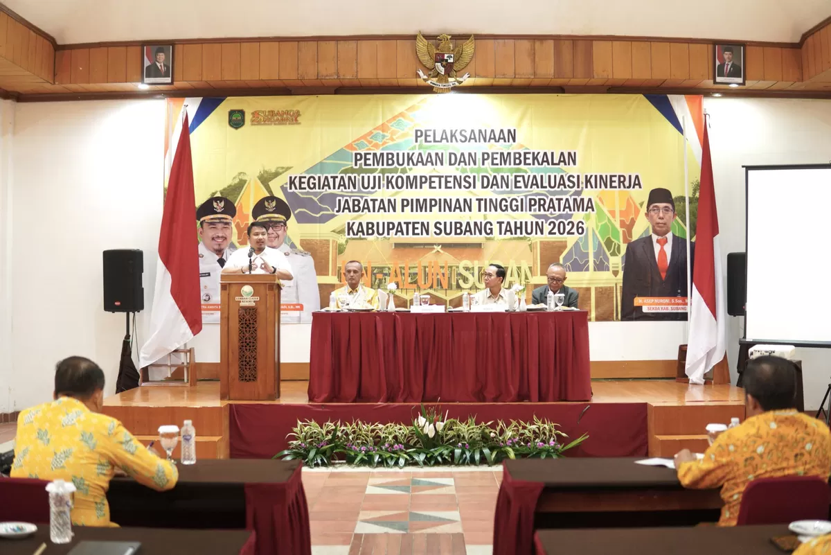 Bupati Subang Reynaldy Putra Andita Budi Raemi (Kang Rey) saat memberikan sambutan sekaligus membuka Uji Kompetensi dan Evaluasi Kinerja JPTP Tahun 2026 sebagai langkah penguatan kinerja dan reformasi birokrasi di lingkungan Pemkab Subang, Rabu 17 Juni 2026 (Dok. Istimewa)