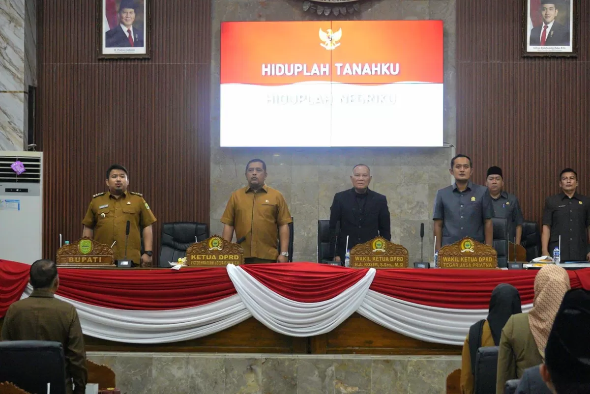 Rapat Paripurna DPRD Subang dihadiri Bupati Reynaldy Putra Andita Budi Raemi (kiri) dan Ketua DPRD Victor Wirabuana Abdurrachman (kedua kiri) saat pembahasan Raperda dan LPJ 2025, Senin 22 Juni 2026 (Dok. Istimewa)