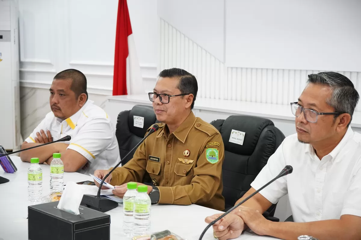 Wakil Bupati Subang Agus Masykur Rosyadi (Kang Akur) memimpin rapat koordinasi terkait persiapan Pilkades Serentak 2026 di Kabupaten Subang, Selasa 30 Juni 2026 (Dok. Istimewa)
