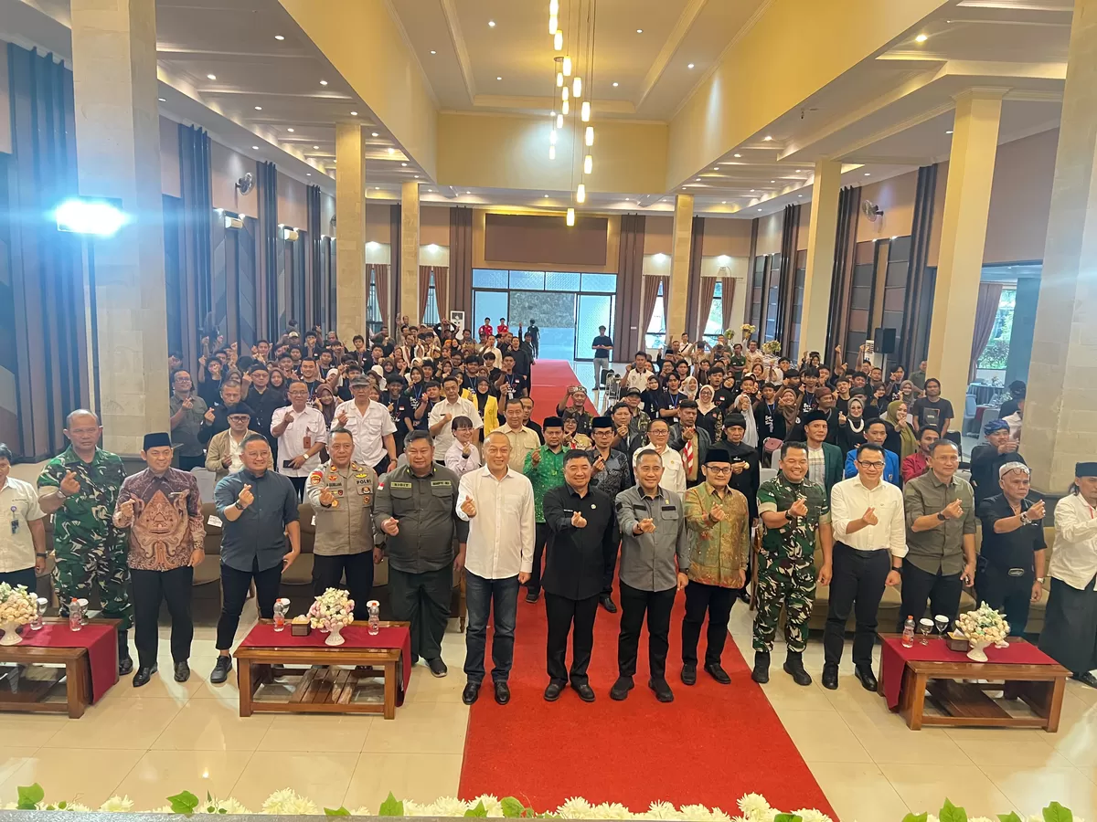 Pembukaan Kemah Bela Negara di Garut dihadiri Bupati Abdusy Syakur Amin, Ketua Pembina Forum Bumdes Merah Putih Jawa Barat Urip Soeprianto, bersama Forkopimda dan BNPT, meneguhkan semangat kebangsaan peserta, Rabu, 8 Juli 2026