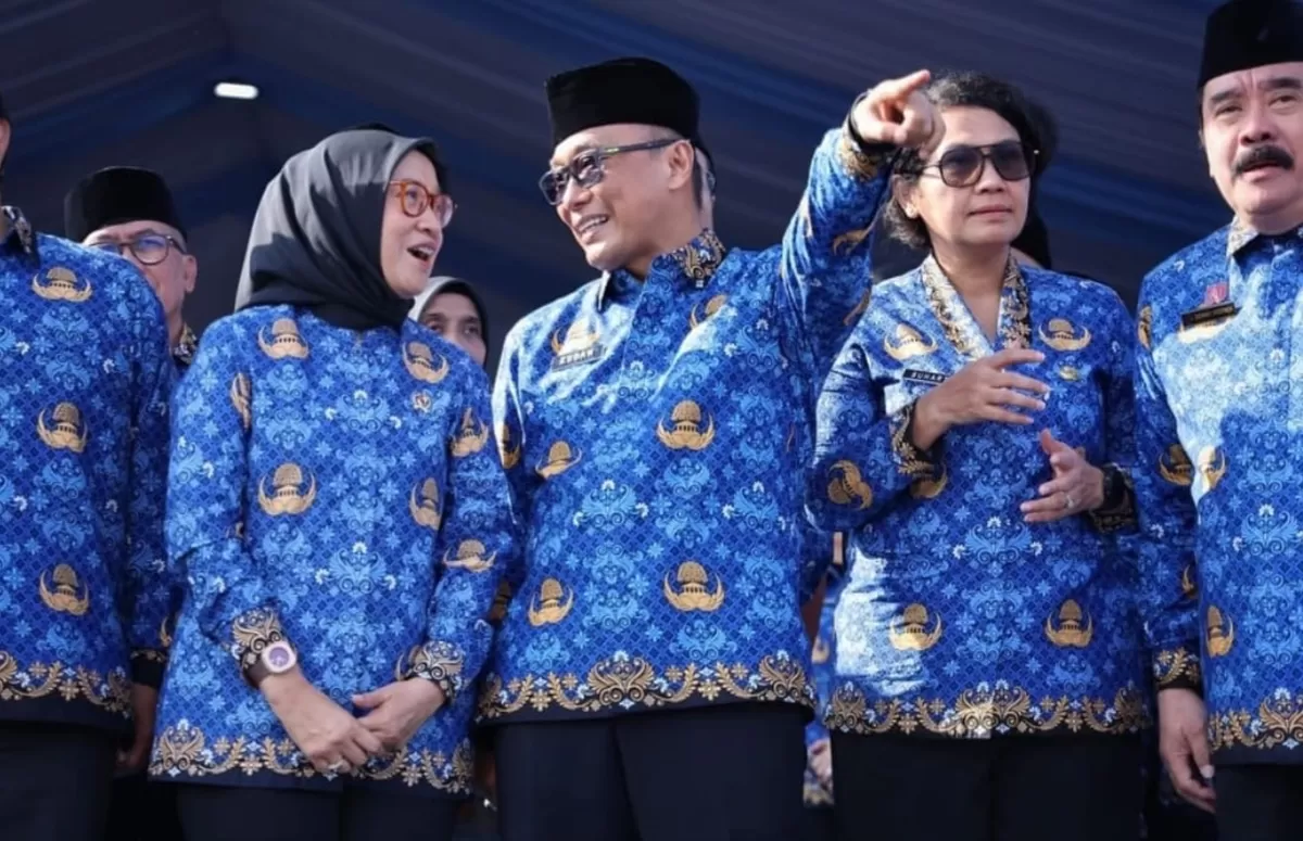 MenPAN-RB Rini Widyantini (kedua dari kiri) dan Kepala BKN Zudan Arif Fakrulloh (tengah) unggah pesan untuk para ASN (Instagram/menpanrb)