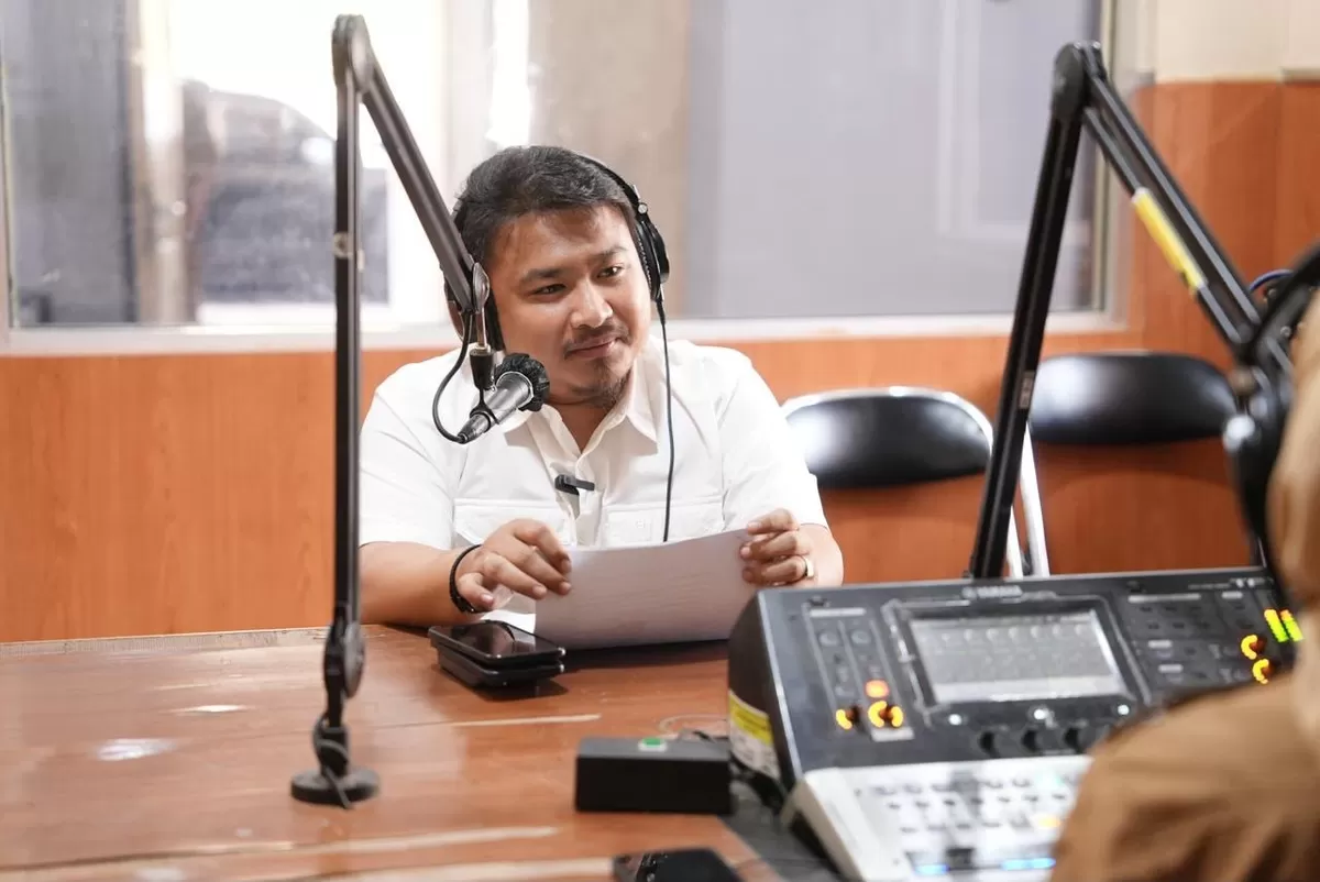 Bupati Subang Reynaldy Putra Andita Budi Raemi atau Kang Rey tampung langsung aduan warga di Radio Benpas, Senin, 20 Juli 2026 (Dok. Istimewa)
