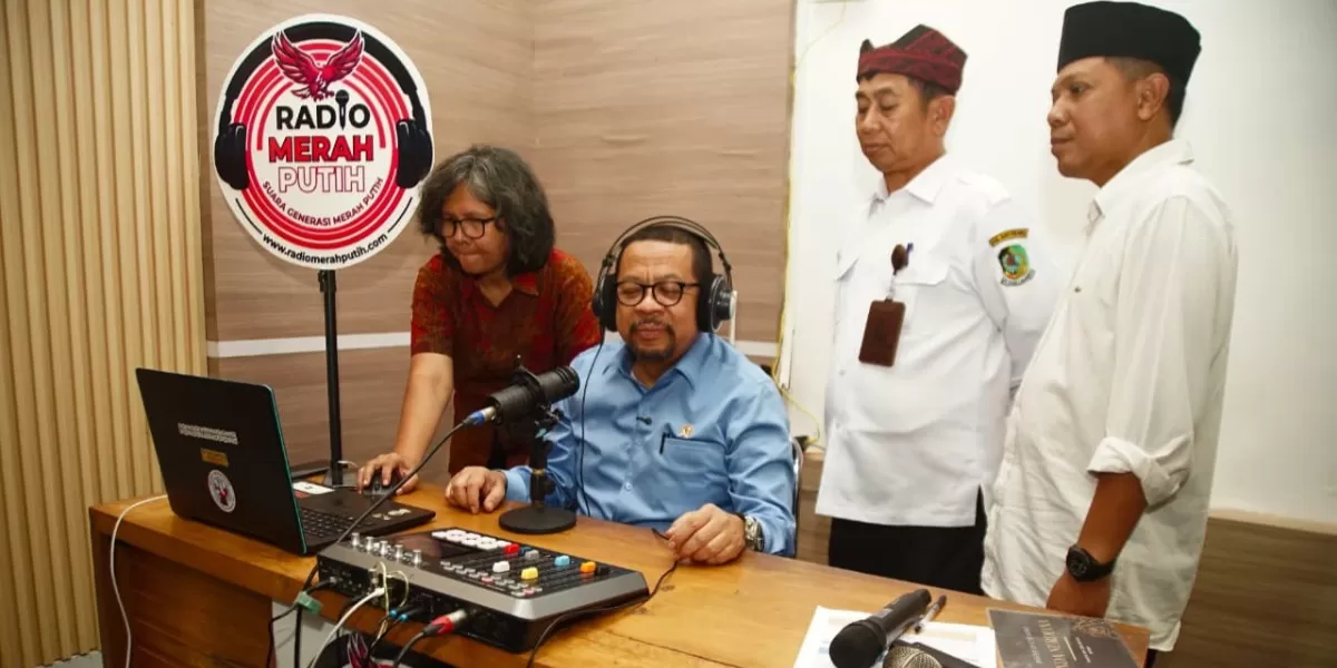 Kepala Bakom RI, Muhammad Qodari menghadiri langsung Pembentukan Asosiasi KDKMP dan Inovasi Radio Merah Putih di Dispendik Banyuwangi, pada Rabu, 22 Juli 2026 (Dok. Istimewa)