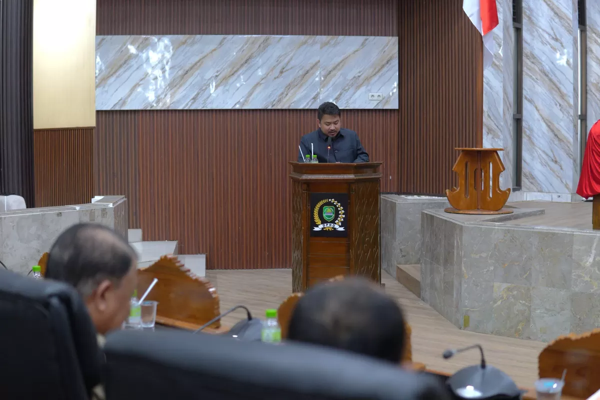 Bupati Subang Reynaldy Putra Andita Budi Raemi (Kang Rey) menyampaikan pandangan dalam Rapat Paripurna DPRD terkait penetapan KUA-PPAS Tahun Anggaran 2027, Kamis 23 Juli 2026 (Dok. Istimewa)