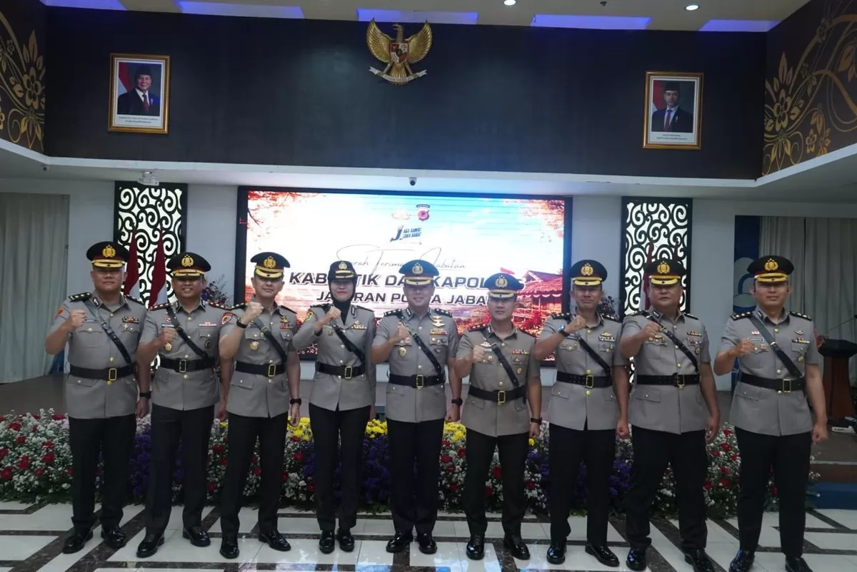 Momen kebersamaan usai sertijab Kapolres jajaran Polda Jawa Barat. AKBP Andi Purwanto resmi memimpin Polres Subang dengan komitmen menjaga keamanan dan pelayanan masyarakat, Selasa, 28 Juli 2026 (Dok. Istimewa)