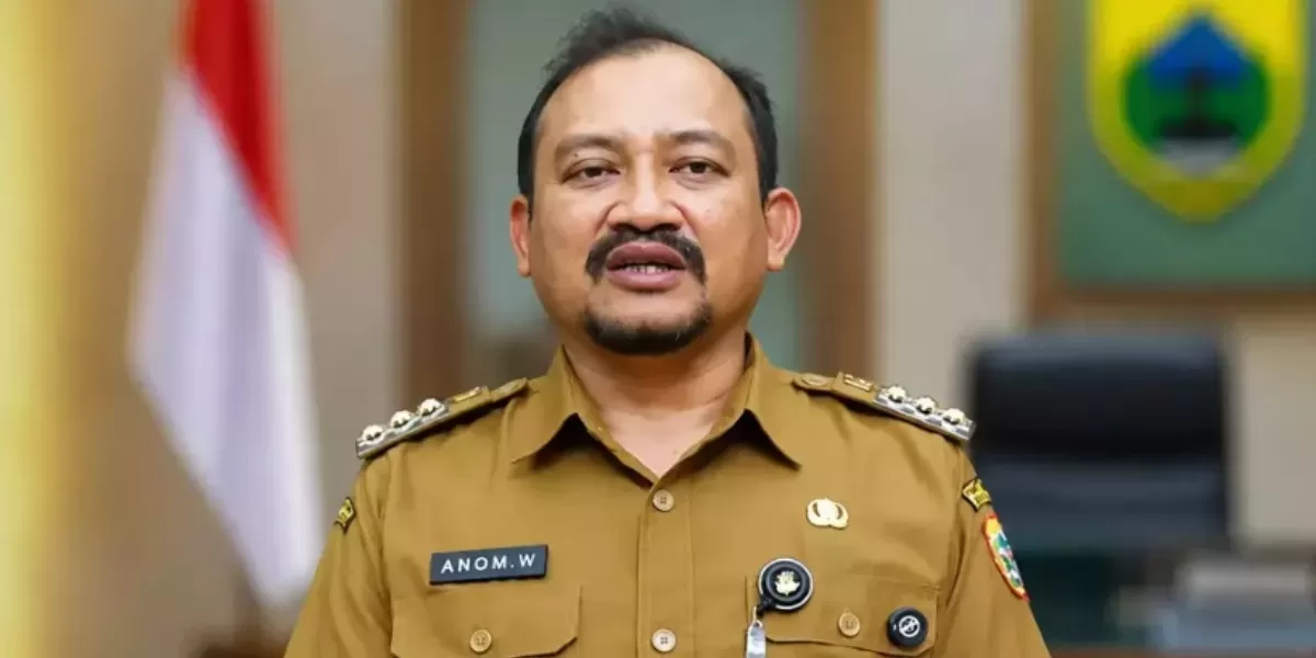 Bupati Pemalang, Anom Widiyantoro tersandung kasus dugaan jual-beli jabatan. Ternyata punya rekam jejak panjang di lingkungan BUMN (Instagram.com/@prokompimnews_pemalang)