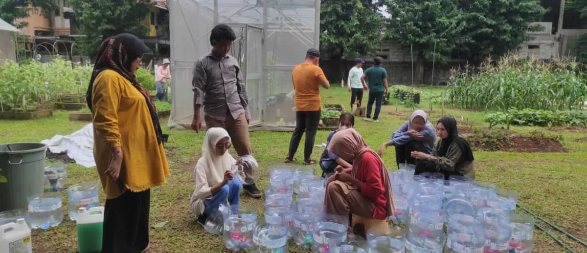 Keterbatasan lahan di kawasan perkotaan bukan lagi menjadi penghalang untuk bercocok tanam (Dok. Universitas Trilogi)