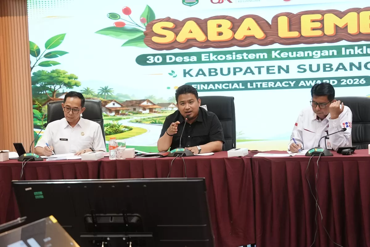 Bupati Subang Reynaldy Putra Andita Budi Raemi (Kang Rey) saat memaparkan program Saba Lembur dalam ajang Financial Literacy Award 2026 di Kantor OJK Jawa Barat, Bandung, Rabu 29 Juli 2026 (Dok. Istimewa)
