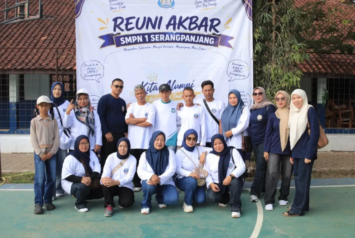 Suasana kebersamaan alumni SMPN 1 Serangpanjang dalam rangkaian Reuni Akbar di lingkungan sekolah, Minggu 2 Agustus 2026