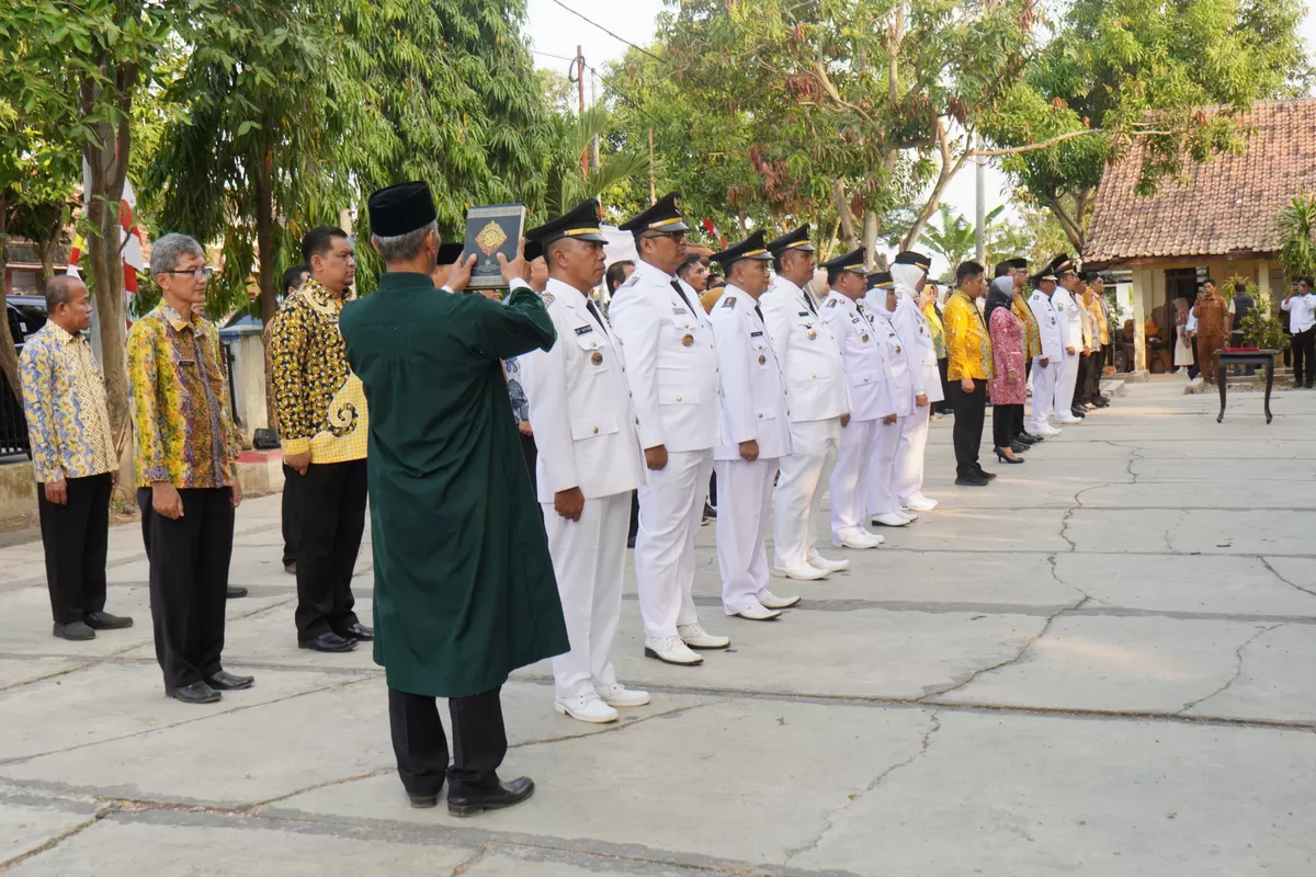 Prosesi pengambilan sumpah jabatan 52 pejabat di lingkungan Pemerintah Kabupaten Subang saat pelantikan yang digelar di SDN Serangsari, Kecamatan Cipunagara, Senin 3 Agustus 2026 (Dok. Istimewa)