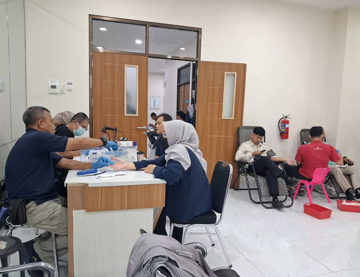 Kegiatan donor darah dalam rangka Milad ke-3 RS Hamori berlangsung tertib dengan partisipasi aktif peserta dan pelayanan tenaga medis yang sigap. Rabu, 5 Agustus 2026