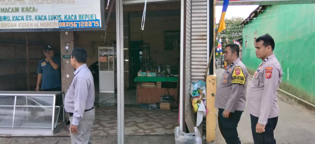 Petugas kepolisian mengecek lokasi yang diduga menjadi tempat peredaran obat terlarang di Kecamatan Pagaden, Kabupaten Subang, Rabu 5 Agustus 2026 (Dok. Istimewa)